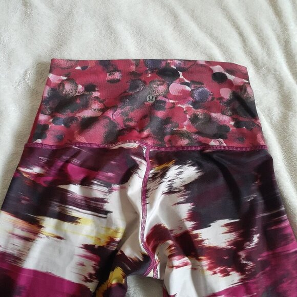 Lululemon Women's Size 6 Wunder Under Wild Berry Rumble Cropped Leggings - Picture 7 of 12